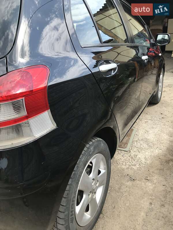 Хэтчбек Toyota Yaris 2011 в Умани
