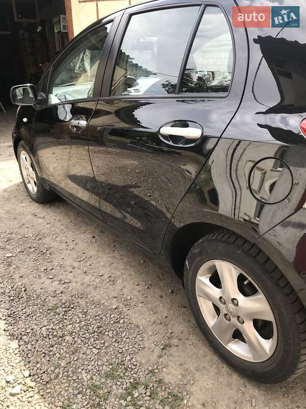 Хэтчбек Toyota Yaris 2011 в Умани