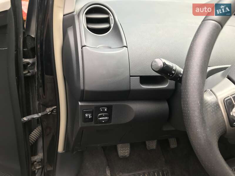 Хэтчбек Toyota Yaris 2011 в Умани