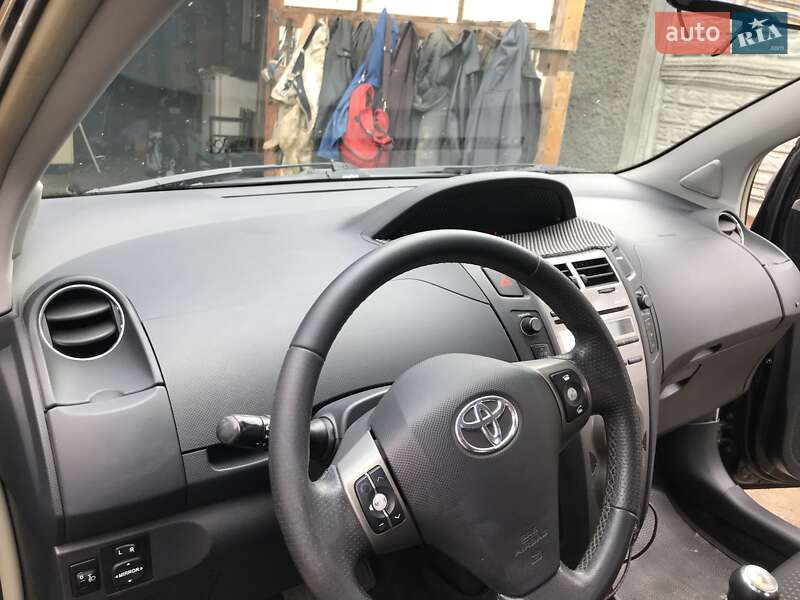 Хэтчбек Toyota Yaris 2011 в Умани
