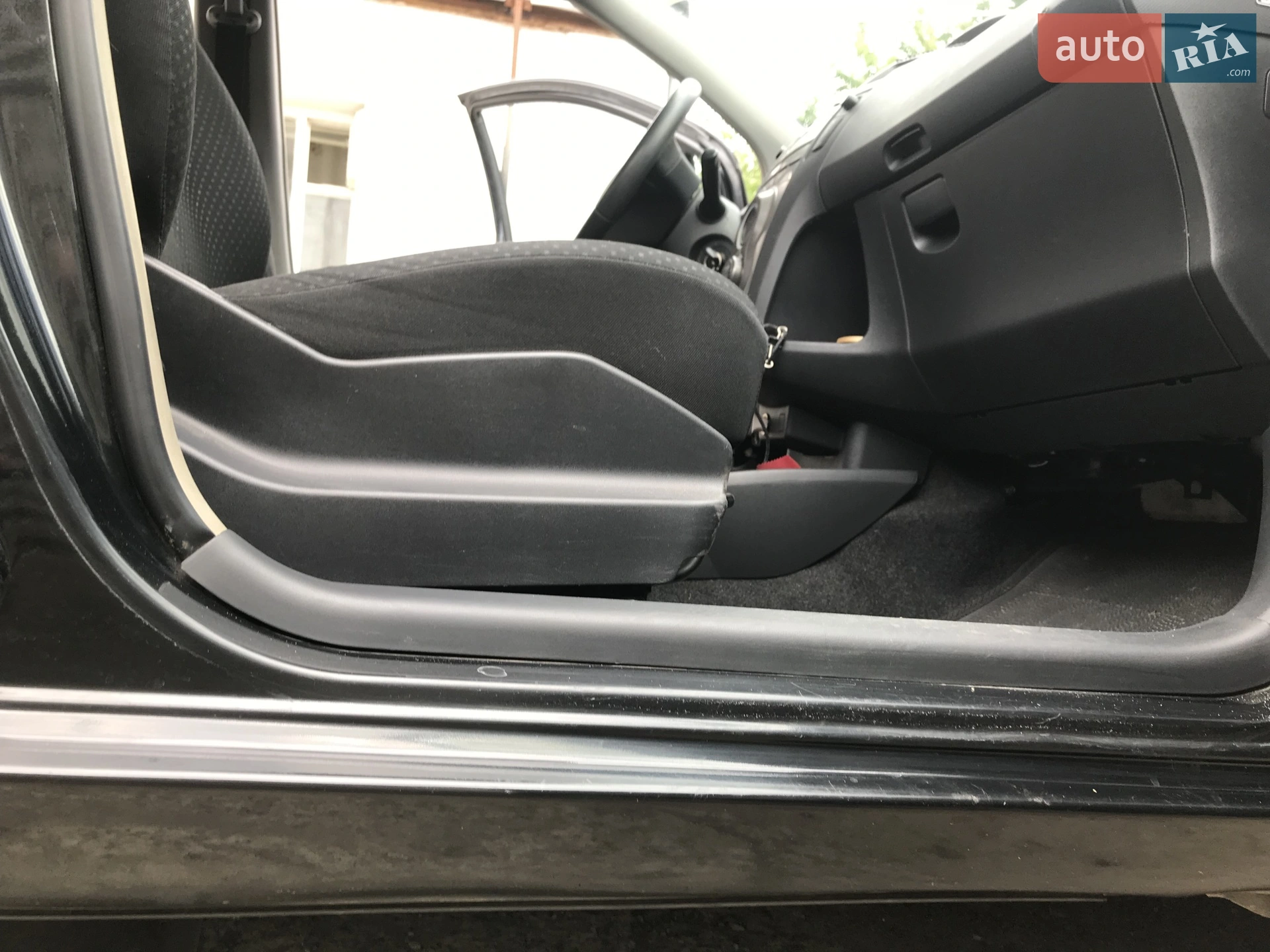 2011 Toyota Yaris - мініатюра 32