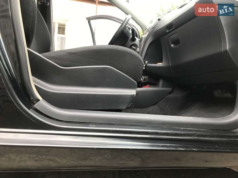 Хэтчбек Toyota Yaris 2011 в Умани