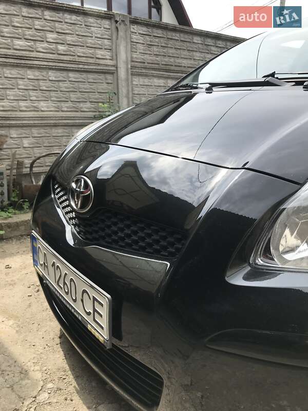 Хэтчбек Toyota Yaris 2011 в Умани