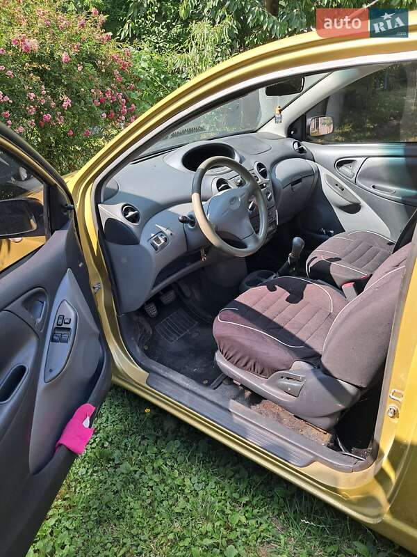 Хэтчбек Toyota Yaris 1999 в Здолбунове