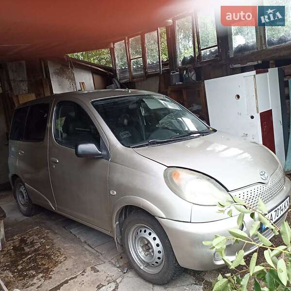 Хэтчбек Toyota Yaris 2000 в Чернигове