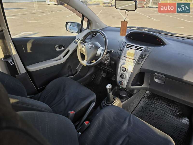 Хетчбек Toyota Yaris 2008 в Львові