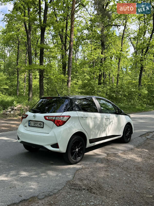 Хэтчбек Toyota Yaris 2017 в Киеве