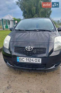 Седан Toyota Yaris 2007 в Мостиске
