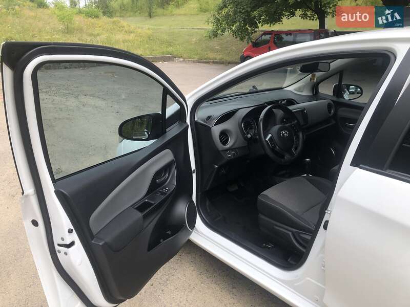 Хетчбек Toyota Yaris 2015 в Рівному