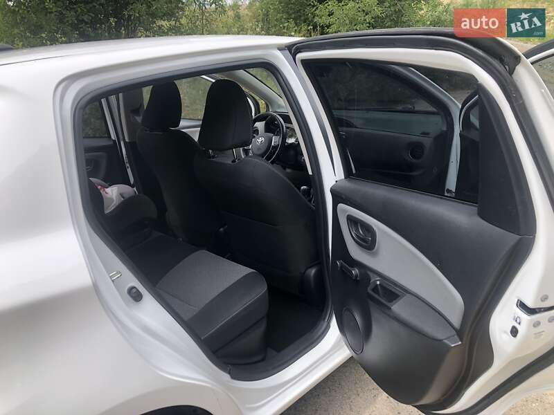 Хетчбек Toyota Yaris 2015 в Рівному
