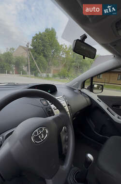 Хэтчбек Toyota Yaris 2006 в  фото 8 Хэтчбек Toyota Yaris 2006 в