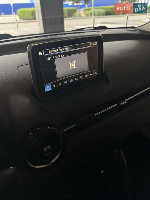 Седан Toyota Yaris 2016 в Киеве