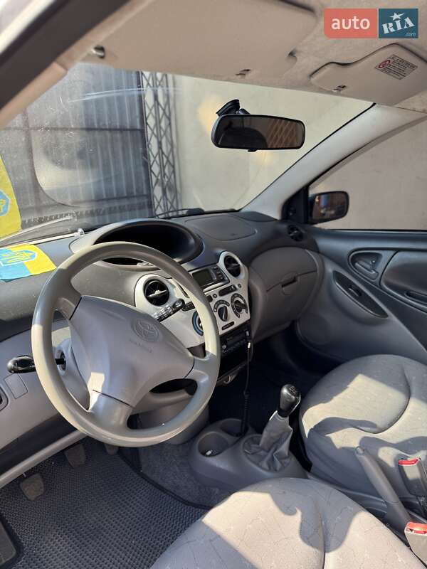 Хетчбек Toyota Yaris 2000 в Одесі