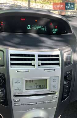 Хэтчбек Toyota Yaris 2006 в 
