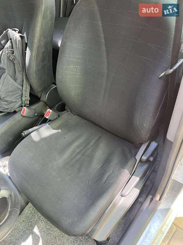 Хэтчбек Toyota Yaris 2006 в Стрые