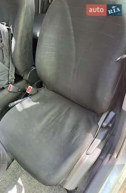 Хэтчбек Toyota Yaris 2006 в 