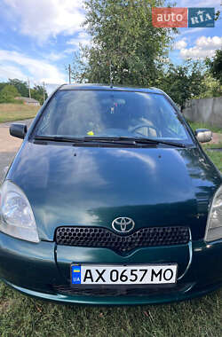 Хэтчбек Toyota Yaris 2000 в Ромнах