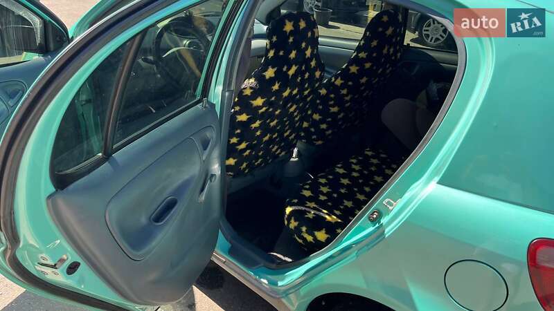 Хэтчбек Toyota Yaris 1999 в Ахтырке