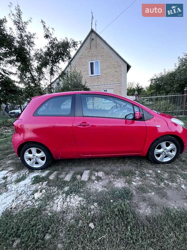 Хэтчбек Toyota Yaris 2006 в Киеве