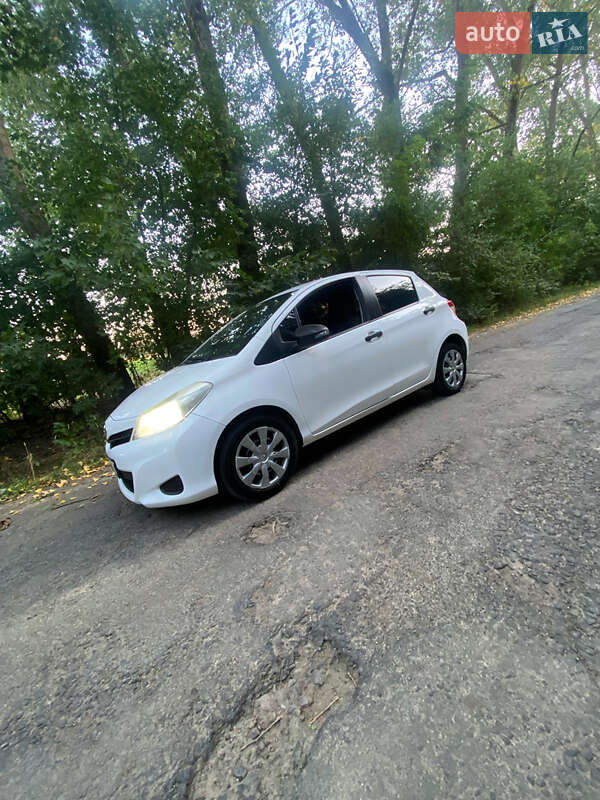 Хетчбек Toyota Yaris 2013 в Бару