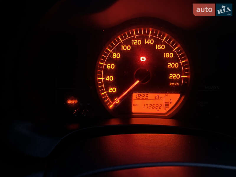 Хетчбек Toyota Yaris 2013 в Бару