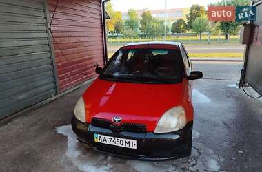 Хэтчбек Toyota Yaris 1999 в 