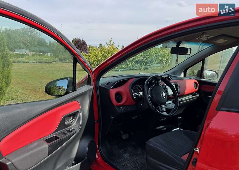 Хэтчбек Toyota Yaris 2015 в Киеве