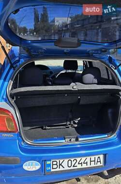Хэтчбек Toyota Yaris 2003 в Южноукраинске