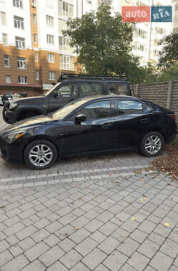 Седан Toyota Yaris 2015 в Ивано-Франковске