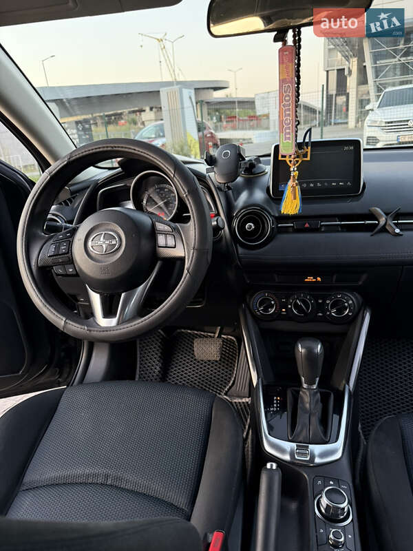 Седан Toyota Yaris 2015 в Ивано-Франковске