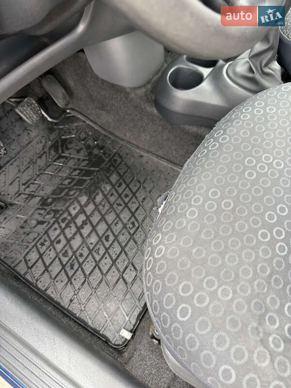 Хетчбек Toyota Yaris 2004 в Луцьку