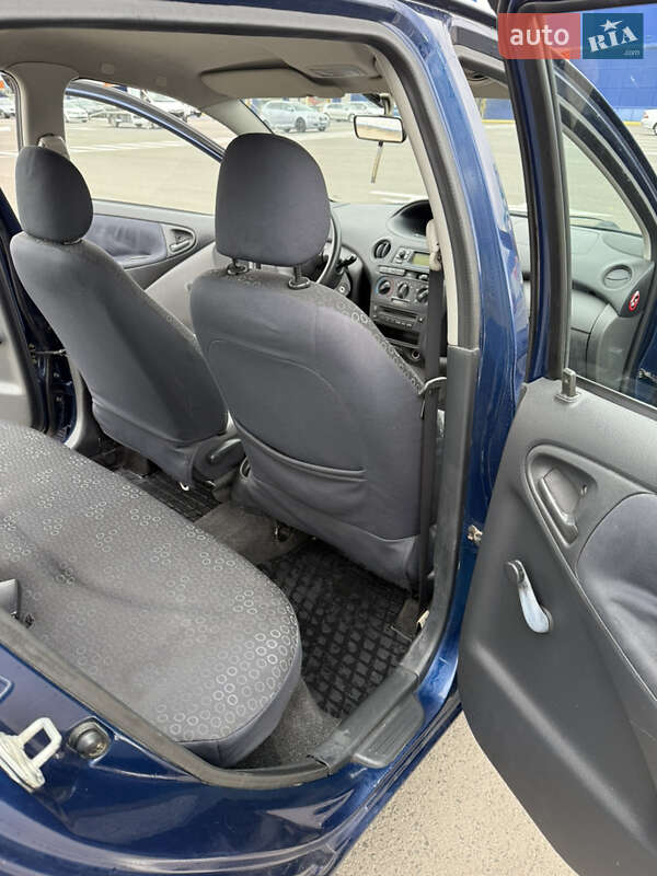 Хетчбек Toyota Yaris 2004 в Луцьку