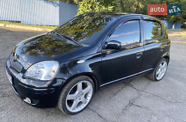 Хэтчбек Toyota Yaris 2003 в Краснограде