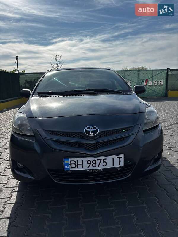 Седан Toyota Yaris 2006 в Одессе