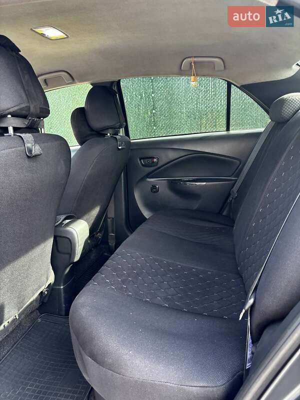 Седан Toyota Yaris 2006 в Одессе