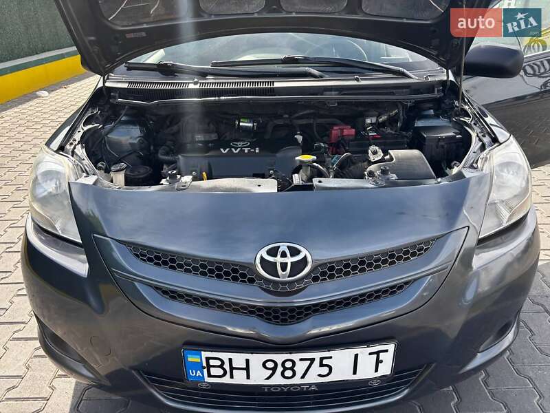 Седан Toyota Yaris 2006 в Одессе