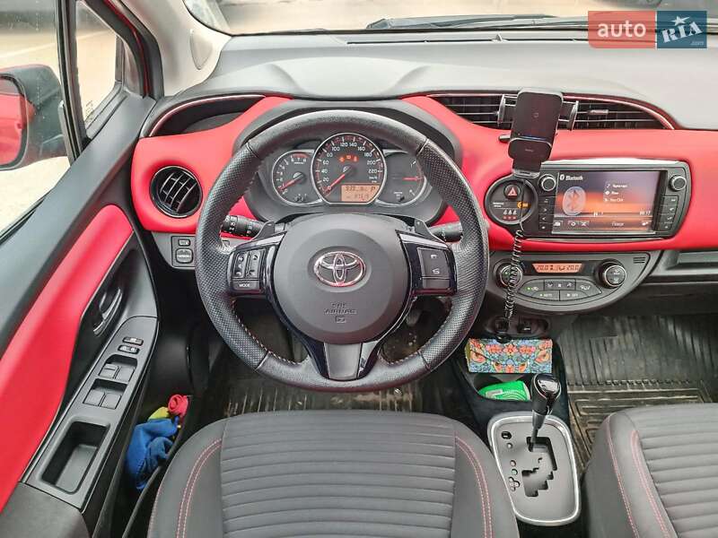 Хэтчбек Toyota Yaris 2015 в Харькове