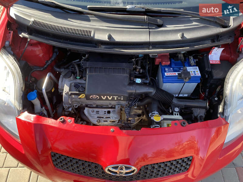 Хетчбек Toyota Yaris 2006 в Ізмаїлі