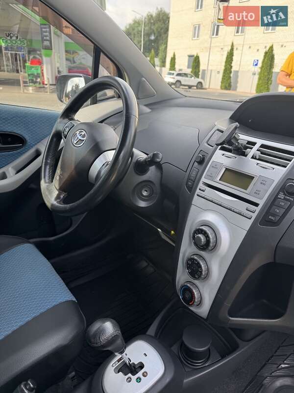 Хетчбек Toyota Yaris 2006 в Києві