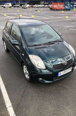 Хэтчбек Toyota Yaris 2006 в Киеве
