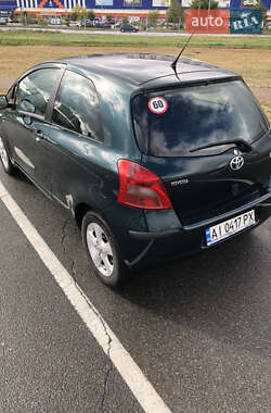 Хэтчбек Toyota Yaris 2006 в 