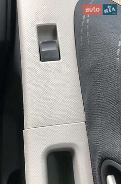 Хэтчбек Toyota Yaris 2006 в 