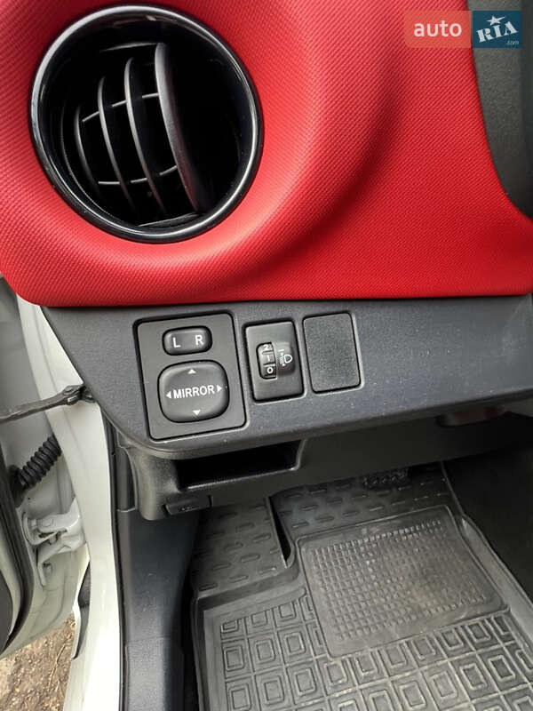 Хетчбек Toyota Yaris 2016 в Одесі