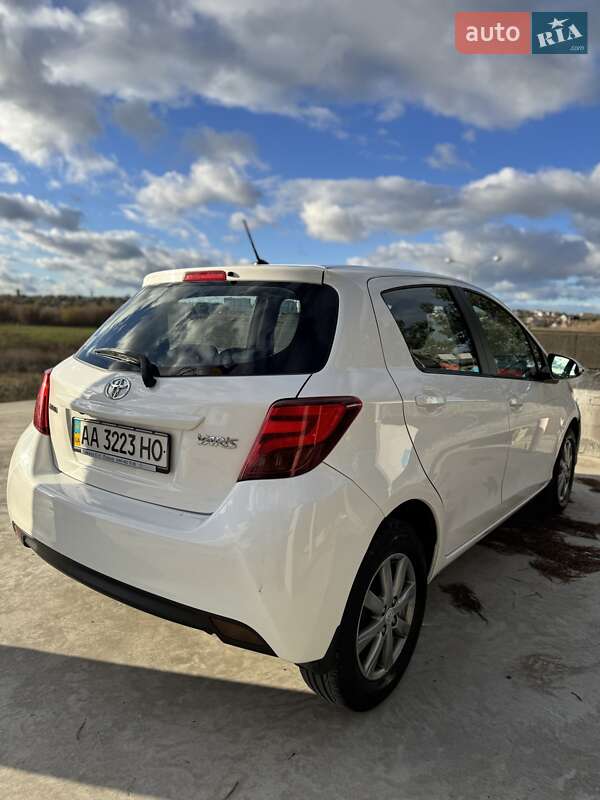 Хэтчбек Toyota Yaris 2015 в Киеве фото 6 Хэтчбек Toyota Yaris 2015 в Киеве