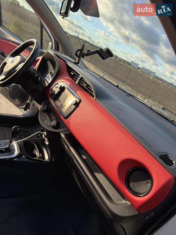 Хэтчбек Toyota Yaris 2015 в Киеве фото 24 Хэтчбек Toyota Yaris 2015 в Киеве