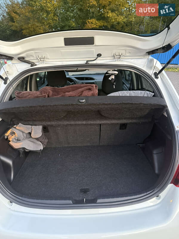 Хэтчбек Toyota Yaris 2014 в Киеве