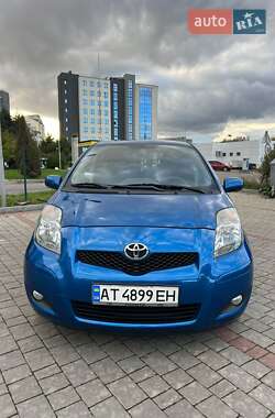 Хэтчбек Toyota Yaris 2011 в 