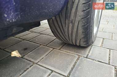 Хэтчбек Toyota Yaris 1999 в 