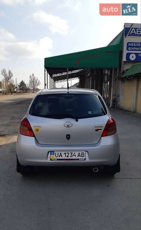 Хетчбек Toyota Yaris 2006 в Новомосковську фото 2 Хетчбек Toyota Yaris 2006 в Новомосковську