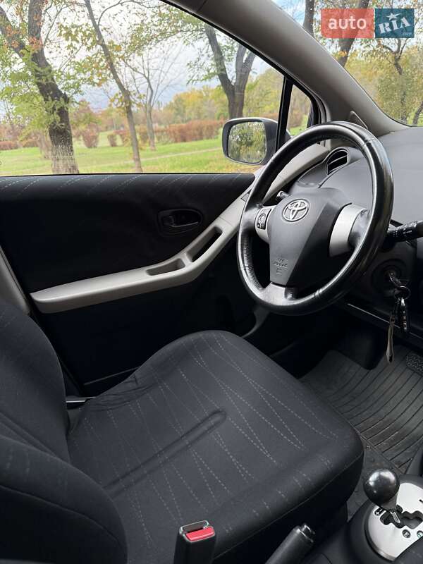 Хэтчбек Toyota Yaris 2006 в Николаеве